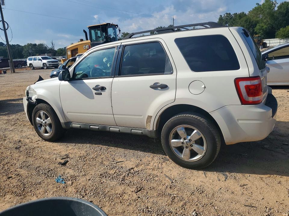 Photo 2 from auction – 2011 FORD ESCAPE with VIN 1FMCU0D76BKA04016