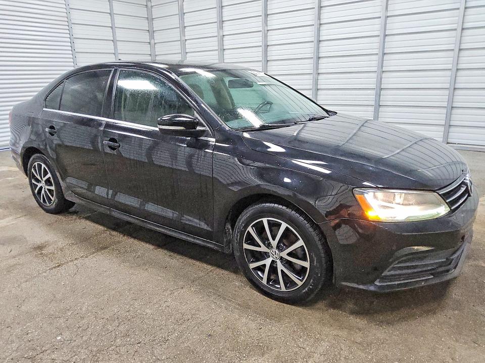 Photo 4 from auction – 2017 VOLKSWAGEN JETTA with VIN 3VWDB7AJXHM290264