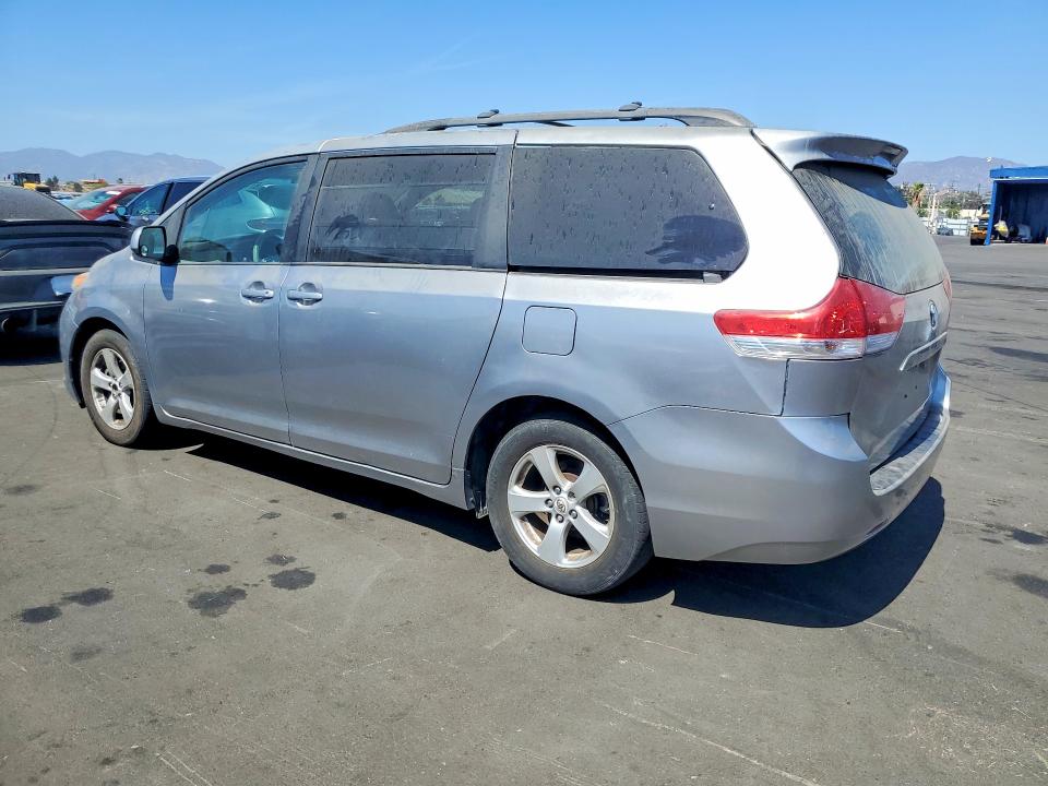 Photo 2 from auction – 2014 TOYOTA SIENNA with VIN 5TDKK3DC9ES417226