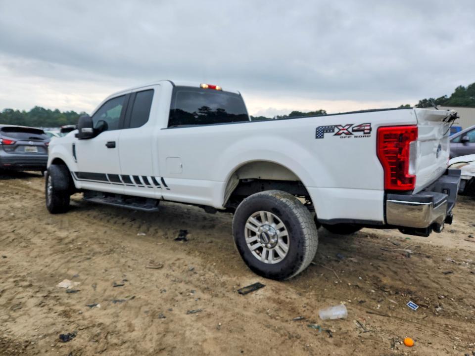 Снимка 2 от търг – 2017 FORD F250 с VIN 1FT7X2B64HEC94962