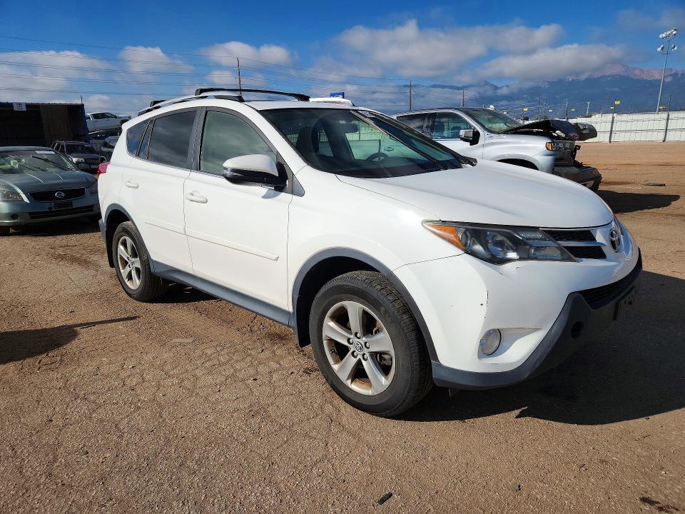 Снимка 4 от търг – 2015 TOYOTA RAV4 с VIN JTMRFREV8FD150521