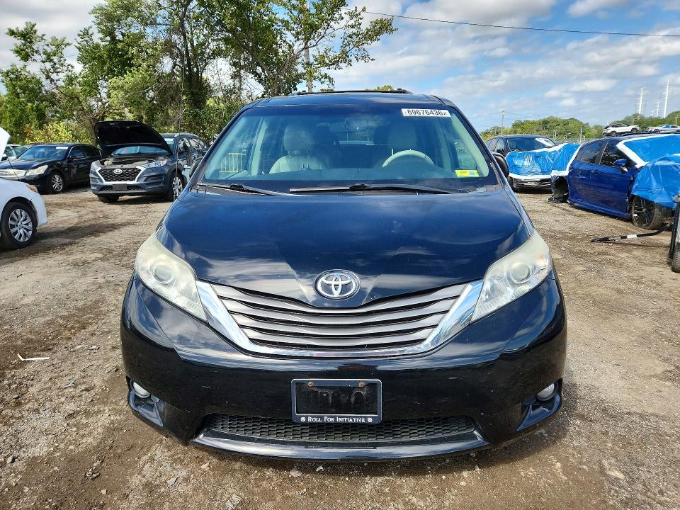 Снимка 5 от търг – 2013 TOYOTA SIENNA с VIN 5TDDK3DC4DS069987