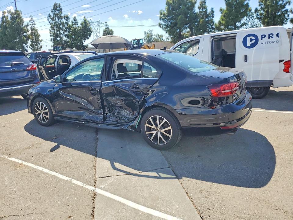 Zdjęcie 2 z aukcji – 2017 VOLKSWAGEN JETTA z VIN 3VWDB7AJ8HM204367