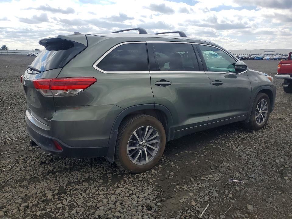 Photo 3 from auction – 2017 TOYOTA HIGHLANDER with VIN 5TDJZRFH5HS356528