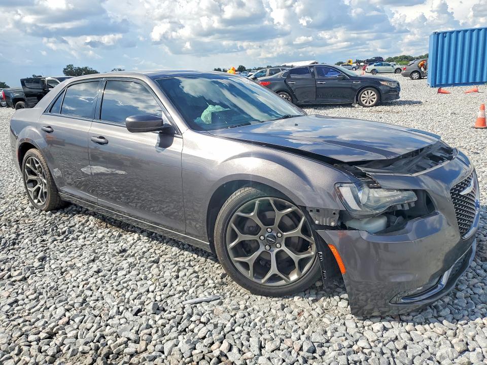 Фото 4 с аукциона – 2018 CHRYSLER 300 с VIN 2C3CCABG1JH141214