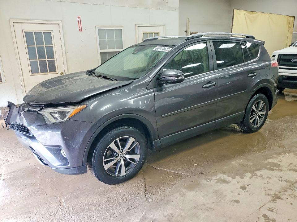 TOYOTA RAV4 2017 с VIN JTMRFREV9HJ124157 - Снимка от търг