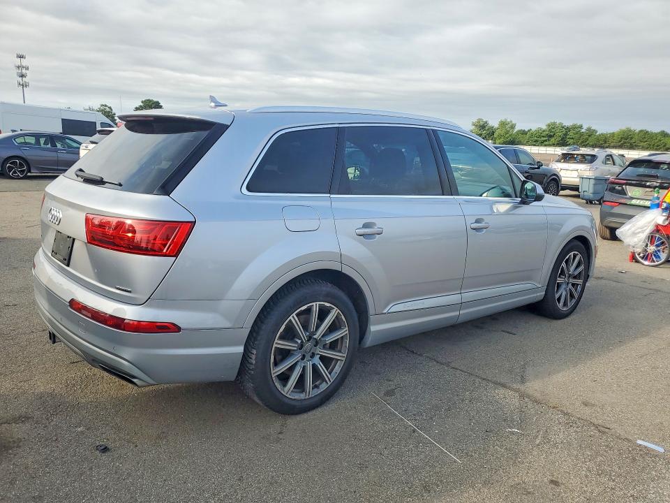 Photo 3 from auction – 2019 AUDI Q7 with VIN WA1LAAF76KD047155