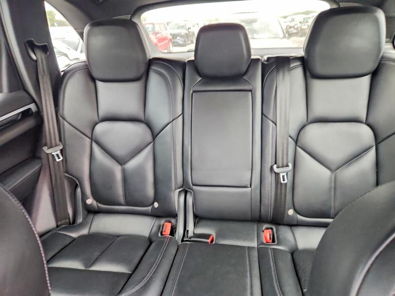Снимка 10 от търг – 2018 PORSCHE CAYENNE с VIN WP1AA2A25JKA06443