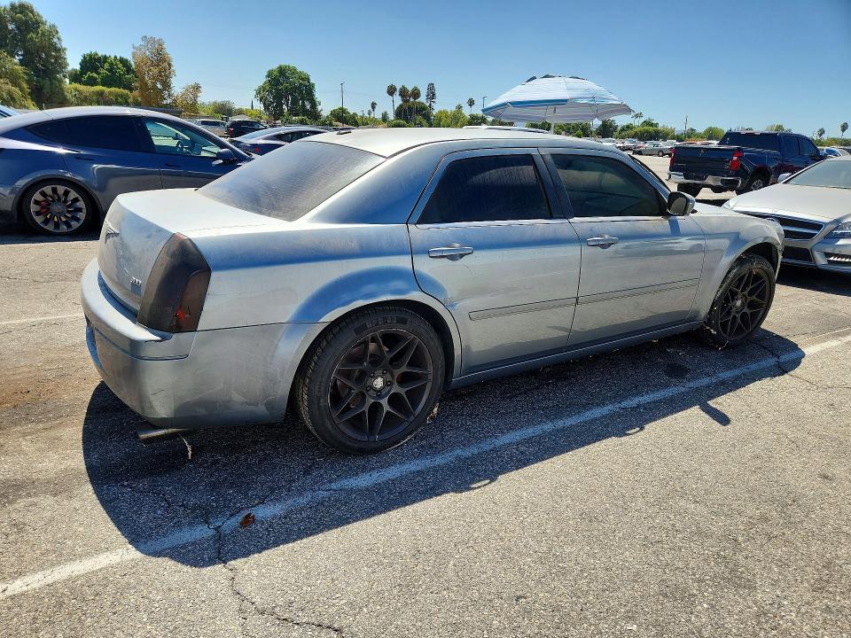 Photo 3 from auction – 2006 CHRYSLER 300 with VIN 2C3LA43R16H418054