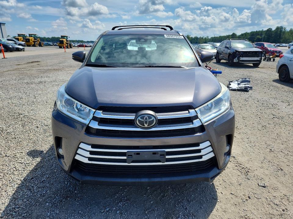 Photo 5 from auction – 2017 TOYOTA HIGHLANDER with VIN 5TDJZRFH9HS369847
