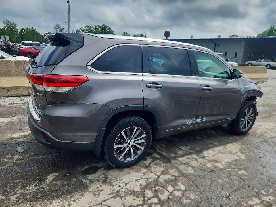 Photo 3 from auction – 2017 TOYOTA HIGHLANDER HYBRID with VIN 5TDJGRFH5HS026619