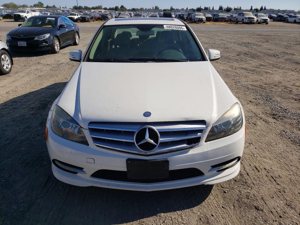 Photo 5 from auction – 2011 MERCEDES-BENZ C with VIN WDDGF5EB5BR176597