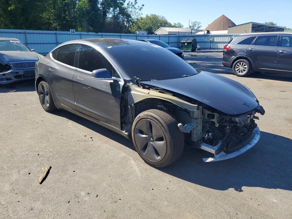 صورة رقم 4 من المزاد - 2018 TESLA MODEL 3 مع VIN 5YJ3E1EA8JF056731