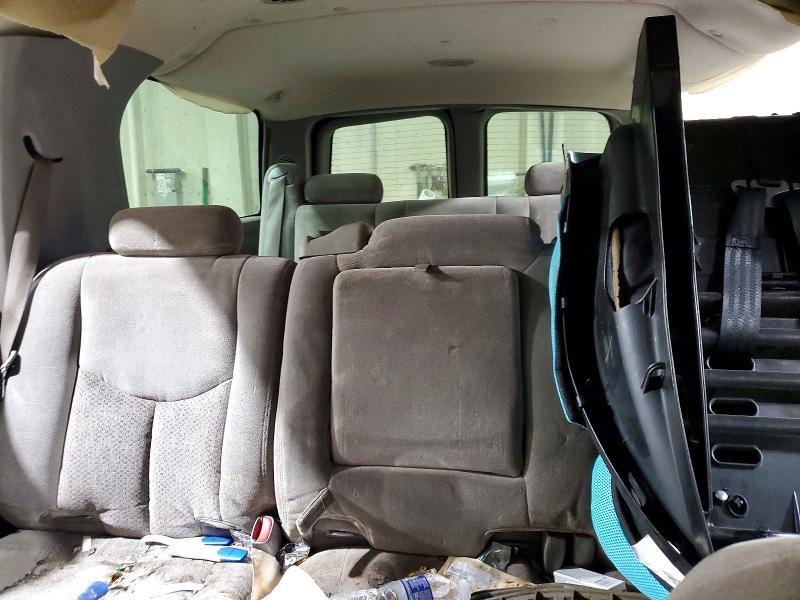 Photo 10 from auction – 2004 CHEVROLET SUBURBAN with VIN 1GNFK16Z34J229215