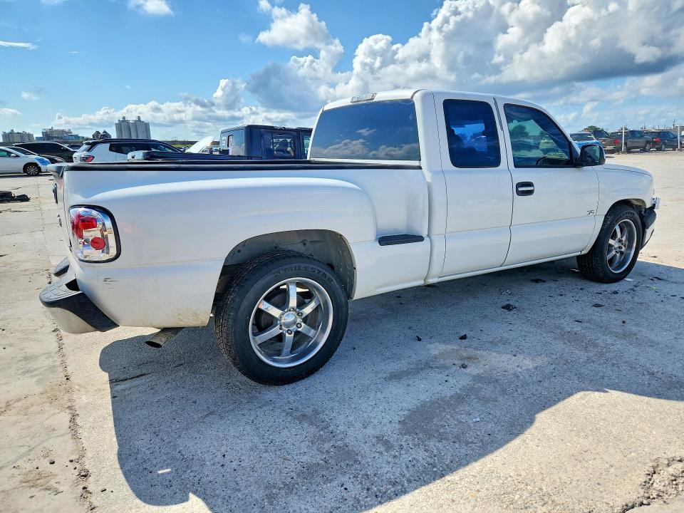 Photo 3 from auction – 2005 CHEVROLET SILVERADO with VIN 1GCEC19T15Z325999