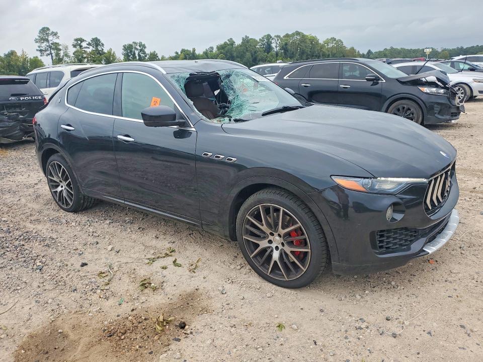 Снимка 4 от търг – 2017 MASERATI LEVANTE с VIN ZN661YUL0HX225837