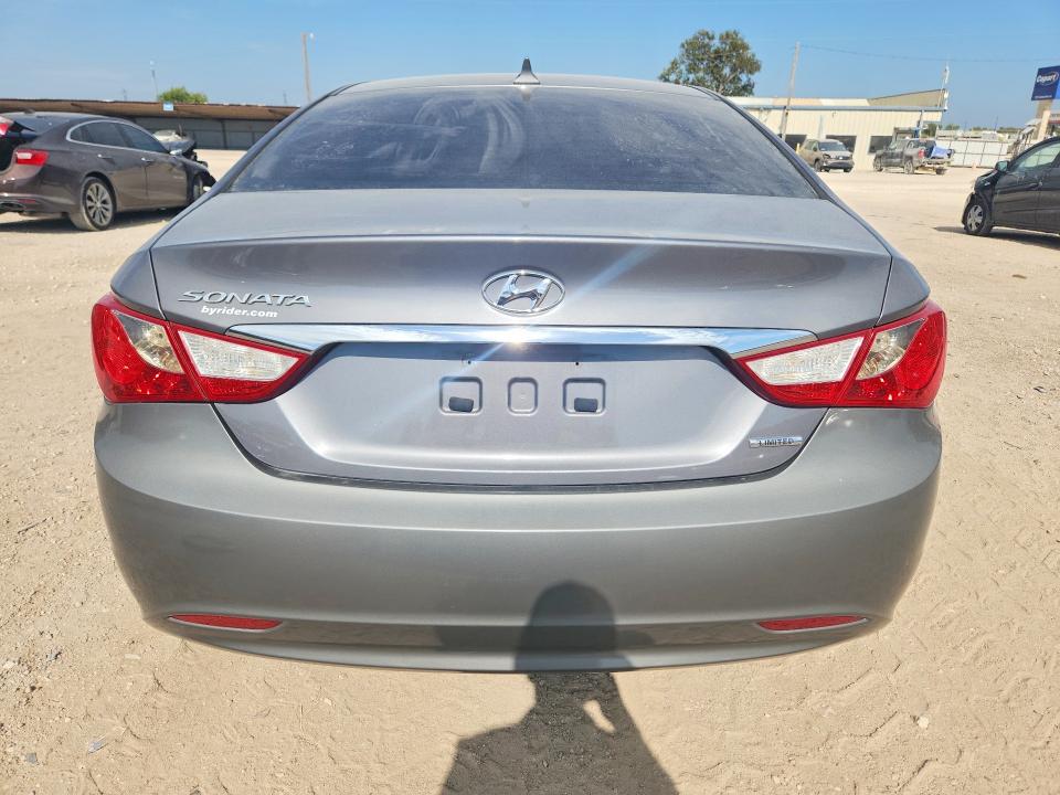 Photo 6 from auction – 2011 HYUNDAI SONATA with VIN 5NPEC4AC2BH169388