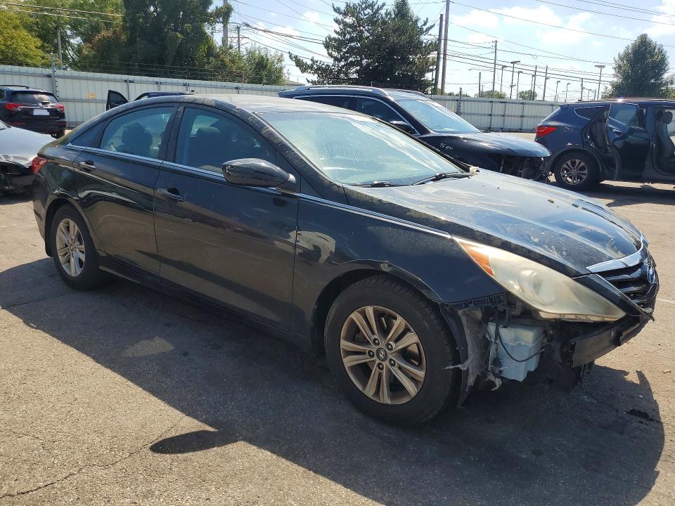 Photo 4 from auction – 2011 HYUNDAI SONATA with VIN 5NPEB4AC9BH172453