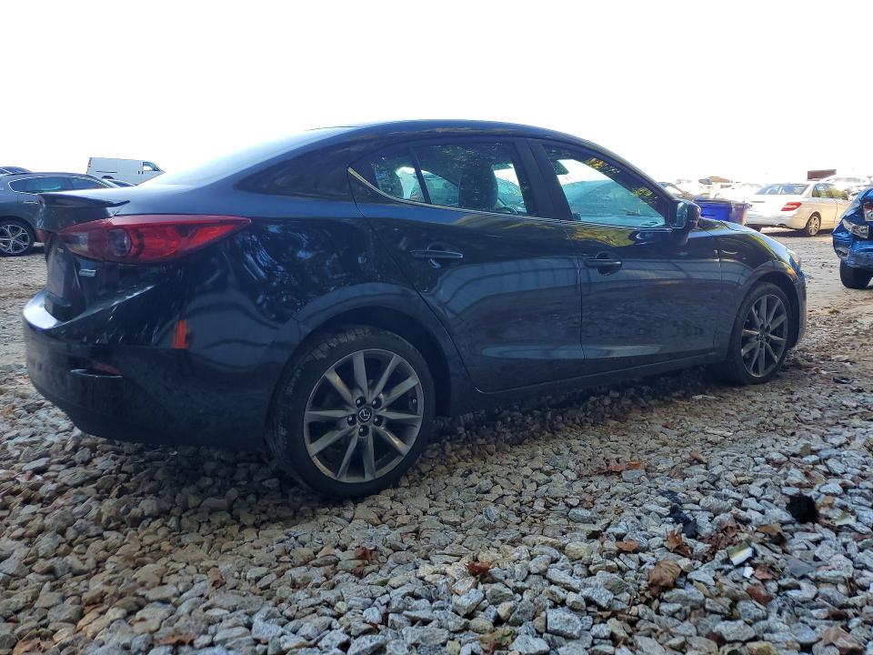 Снимка 3 от търг – 2018 MAZDA 3 с VIN 3MZBN1V30JM208099