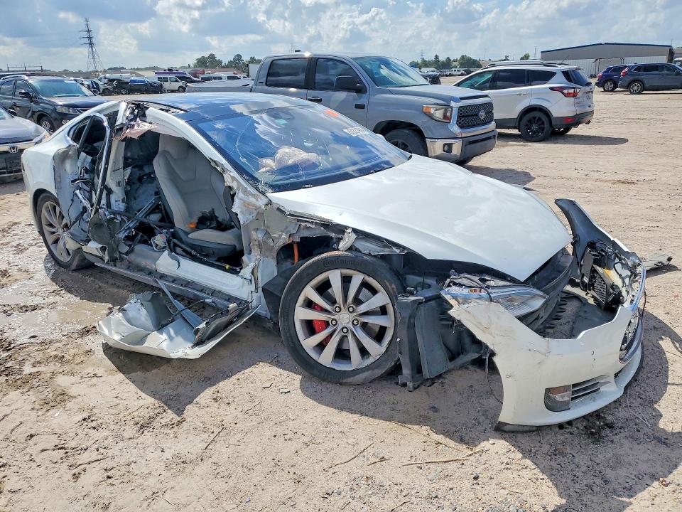 Снимка 4 от търг – 2015 TESLA MODEL S с VIN 5YJSA1E40FF109687