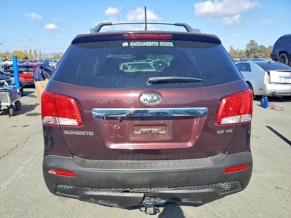 Photo 6 from auction – 2013 KIA SORENTO with VIN 5XYKU4A25DG336859