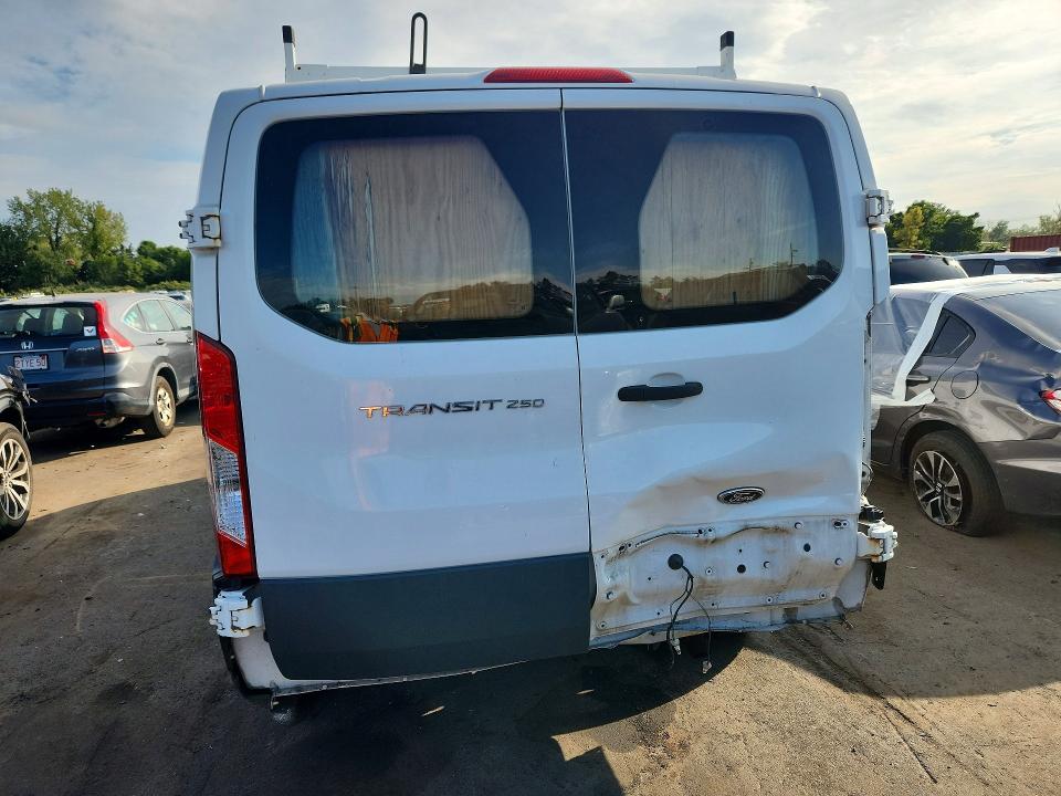 Photo 6 from auction – 2016 FORD TRANSIT with VIN 1FTYR1ZM6GKA90659