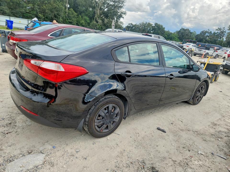 Фото 3 с аукциона – 2015 KIA FORTE с VIN KNAFK4A68F5407233