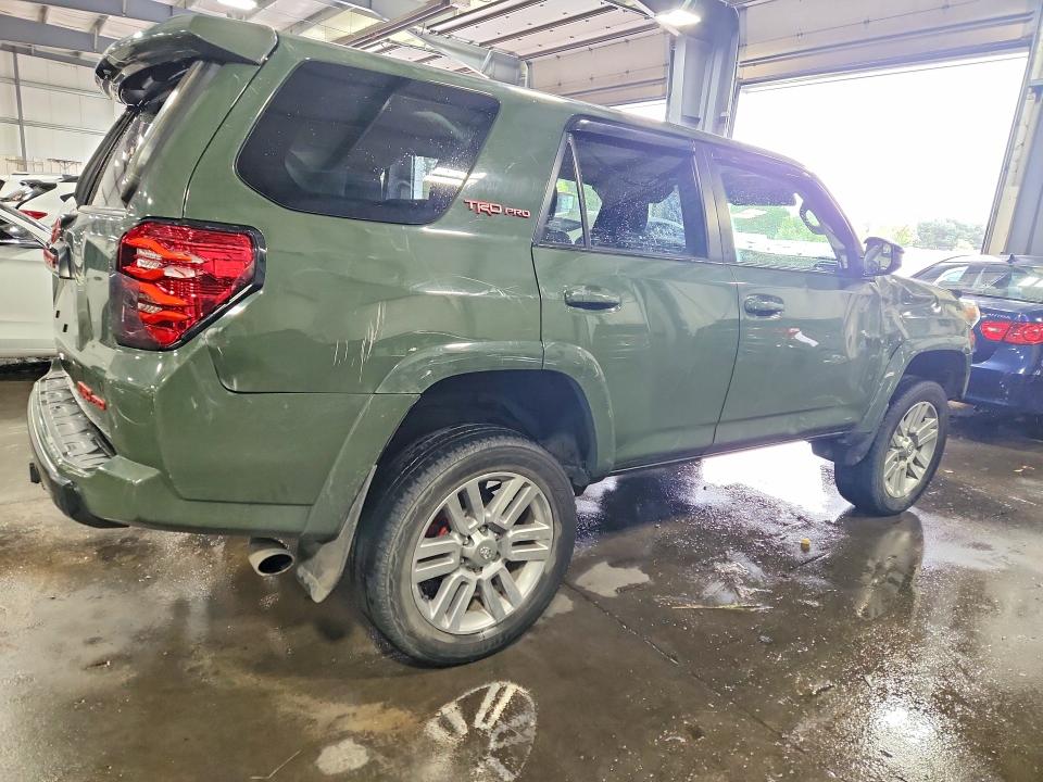 Photo 3 from auction – 2020 TOYOTA 4RUNNER with VIN JTEBU5JR6L5831996