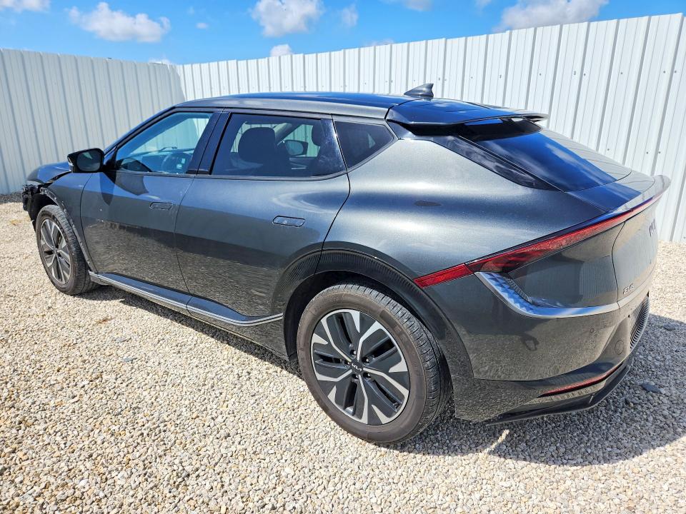 Zdjęcie 2 z aukcji – 2023 KIA EV6 z VIN KNDC34LA6P5610756