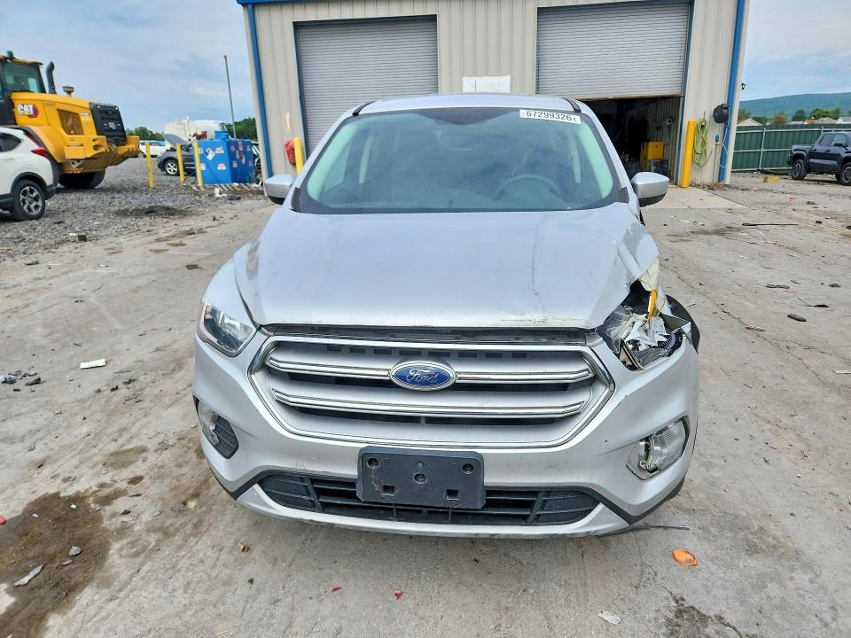 Photo 5 from auction – 2017 FORD ESCAPE with VIN 1FMCU9GD5HUC05909