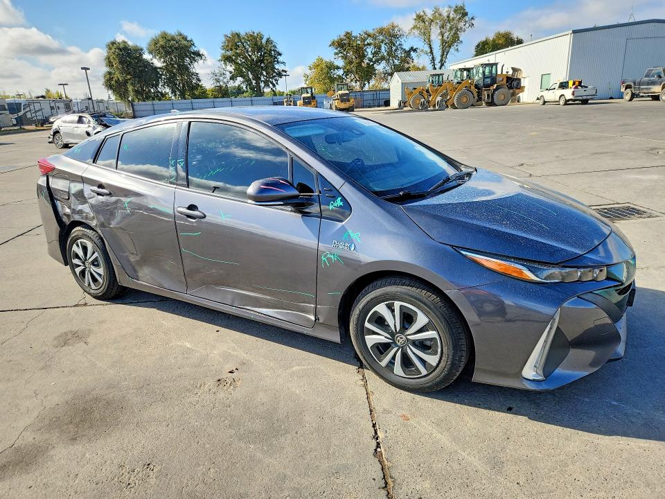 Photo 4 from auction – 2019 TOYOTA PRIUS PRIME with VIN JTDKARFPXK3112871