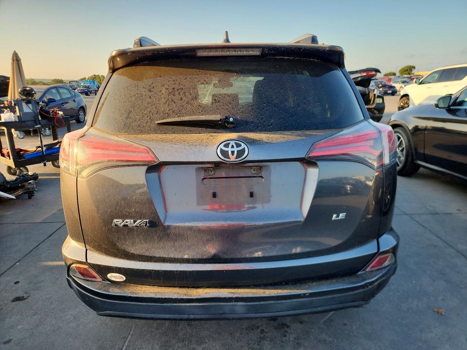 Foto 6 de la subasta – 2018 TOYOTA RAV4 con VIN JTMZFREV2JD129768