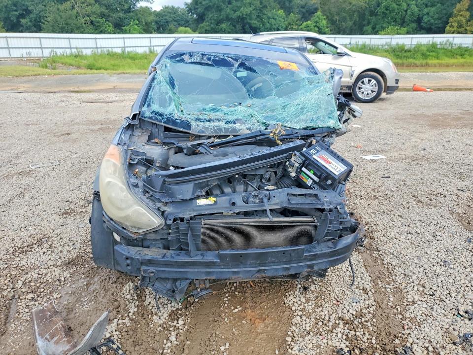 Photo 5 from auction – 2011 HYUNDAI ELANTRA with VIN KMHDH4AE5BU084402