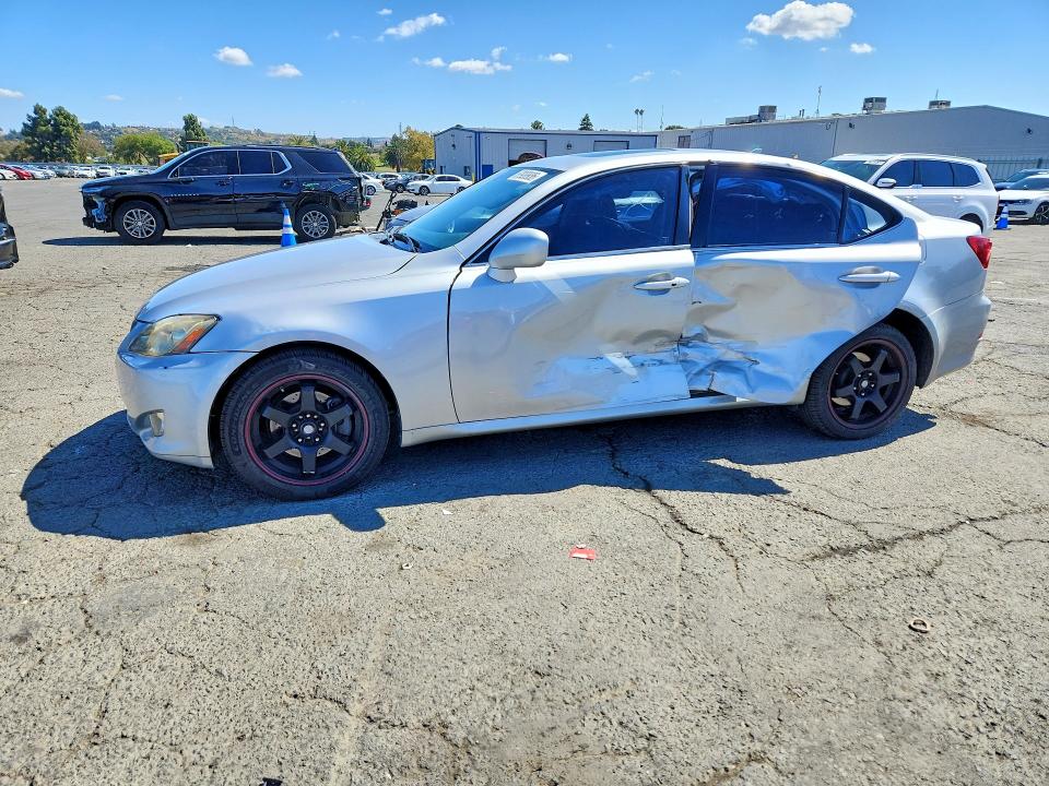 LEXUS IS 2007 with VIN JTHCK262672018978 - Photo from auction