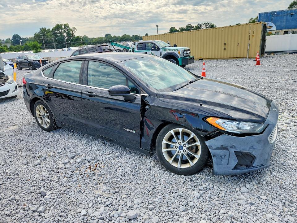 Photo 4 from auction – 2019 FORD FUSION with VIN 3FA6P0LU9KR281891