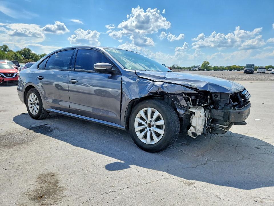 Снимка 4 от търг – 2015 VOLKSWAGEN PASSAT с VIN 1VWAT7A31FC027032