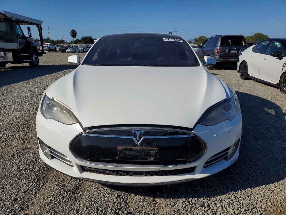 Photo 5 from auction – 2014 TESLA MODEL S with VIN 5YJSA1H11EFP63291