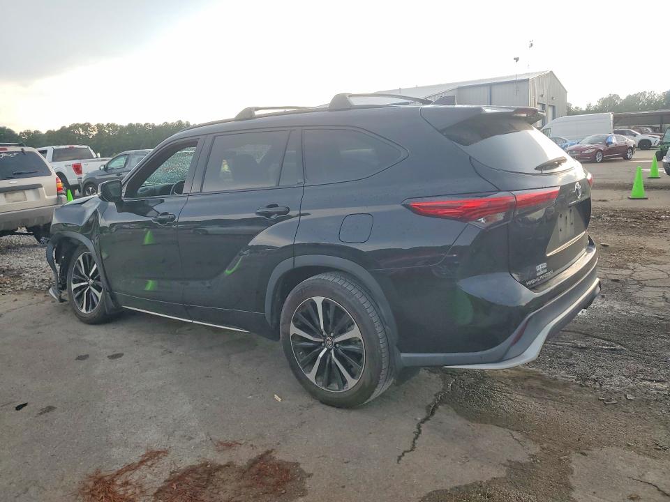 Photo 2 from auction – 2021 TOYOTA HIGHLANDER with VIN 5TDLZRAH8MS076466