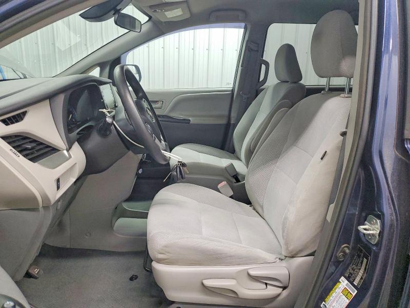 Photo 7 from auction – 2019 TOYOTA SIENNA with VIN 5TDZZ3DC0KS998959