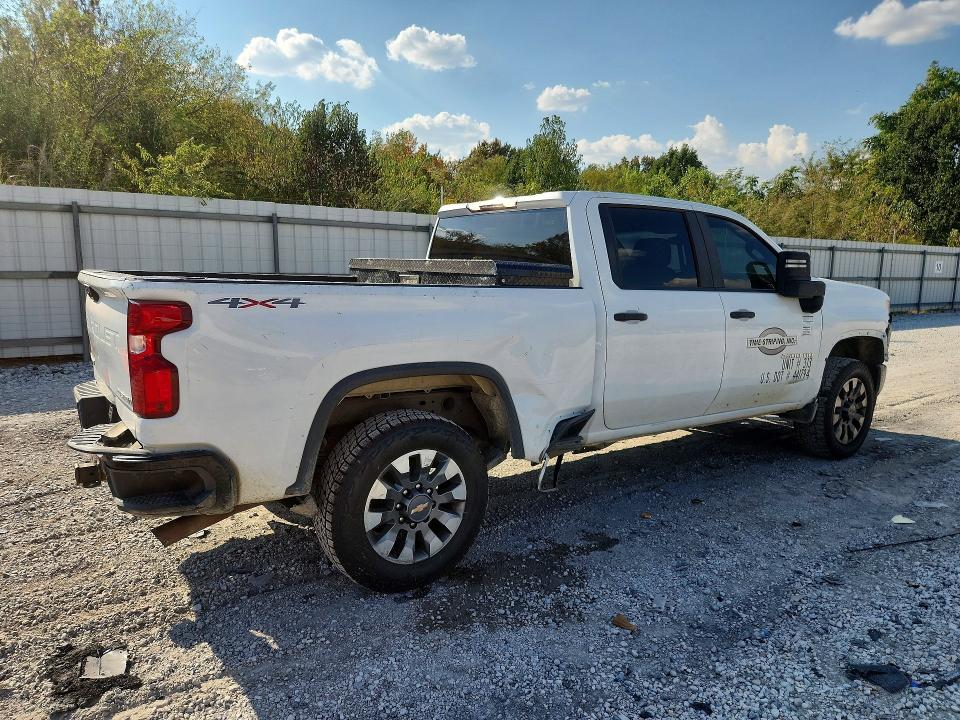 Photo 3 from auction – 2022 CHEVROLET SILVERADO with VIN 1GC4YME70NF184612