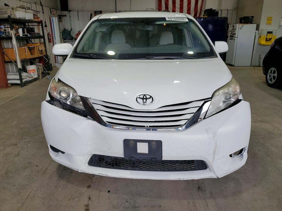 Photo 5 from auction – 2015 TOYOTA SIENNA with VIN 5TDKK3DC2FS618077