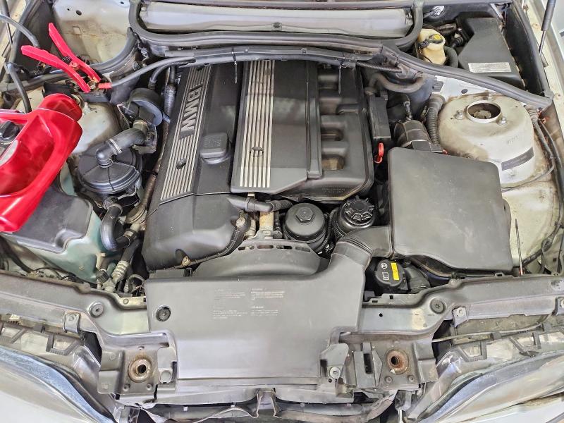 Photo 11 from auction – 2005 BMW 325 with VIN WBAET37455NJ89470