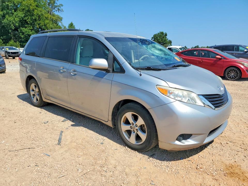 Photo 4 from auction – 2013 TOYOTA SIENNA with VIN 5TDKK3DC8DS376778