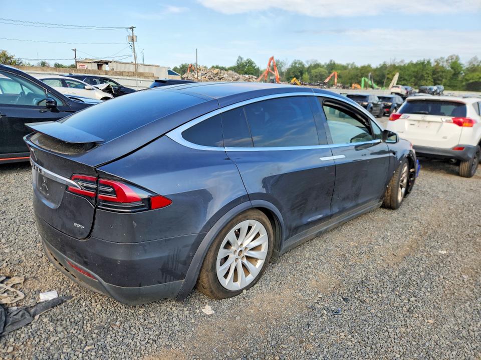 Foto 3 de la subasta – 2016 TESLA MODEL X con VIN 5YJXCBE29GF015328