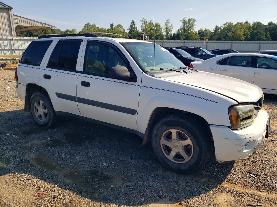 Photo 4 from auction – 2005 CHEVROLET TRAILBLAZER with VIN 1GNDT13SX52372511