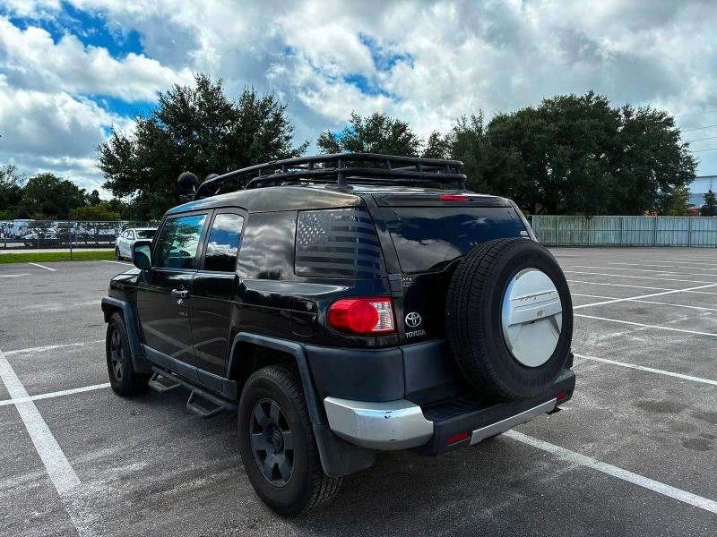 Photo 3 from auction – 2010 TOYOTA FJ CRUISER with VIN JTEBU4BF6AK084090