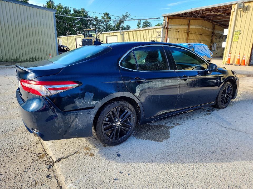 Снимка 3 от търг – 2019 TOYOTA CAMRY с VIN 4T1B11HK2KU702877