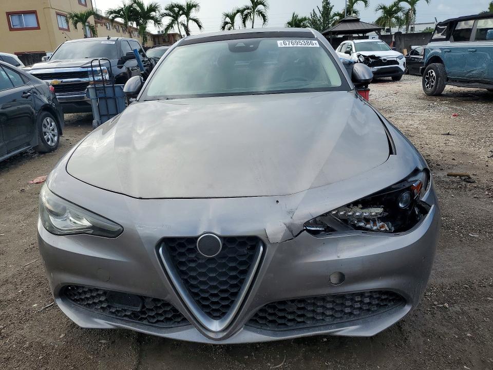 Photo 5 from auction – 2017 ALFA ROMEO GIULIA with VIN ZARFAECN3H7537000