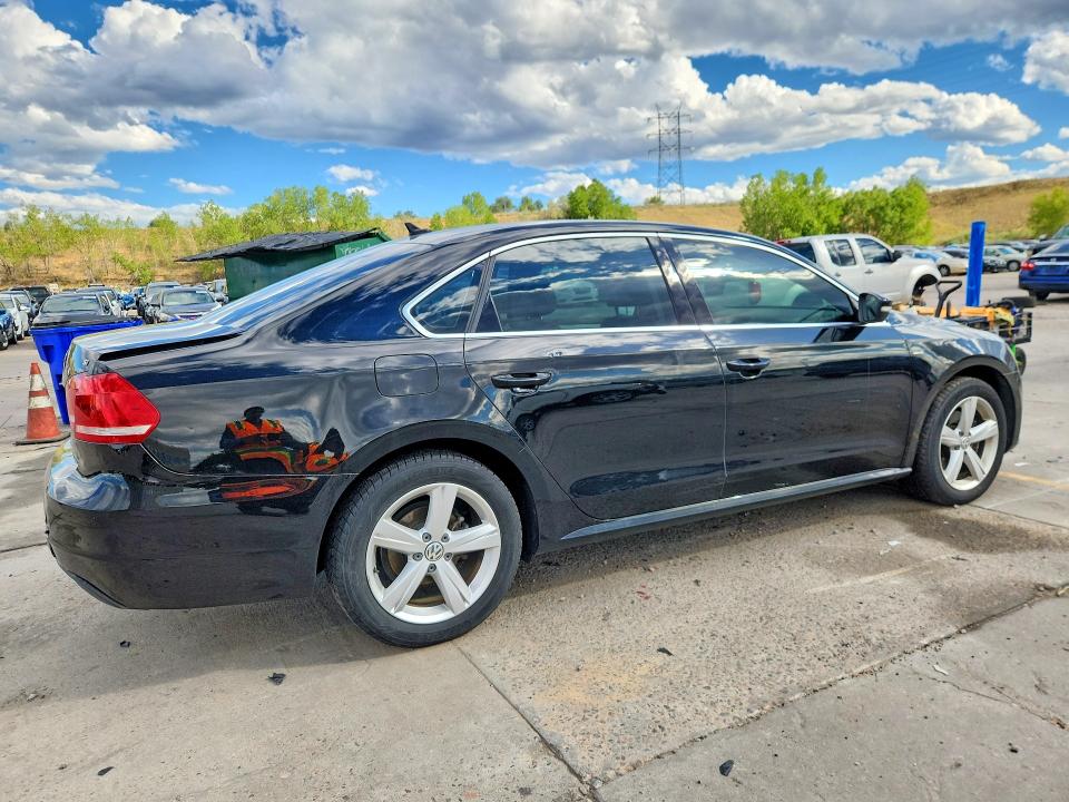 Photo 3 from auction – 2015 VOLKSWAGEN PASSAT with VIN 1VWAT7A32FC111621