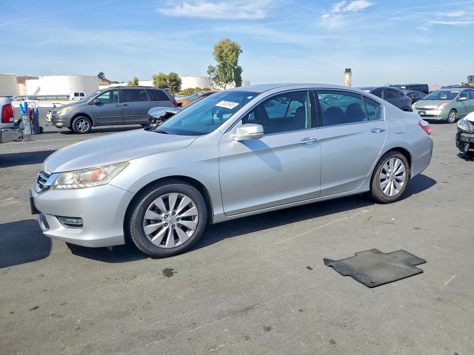 HONDA ACCORD 2013 с VIN 1HGCR3F92DA039426 - Снимка от търг